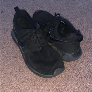 black nike sneakers